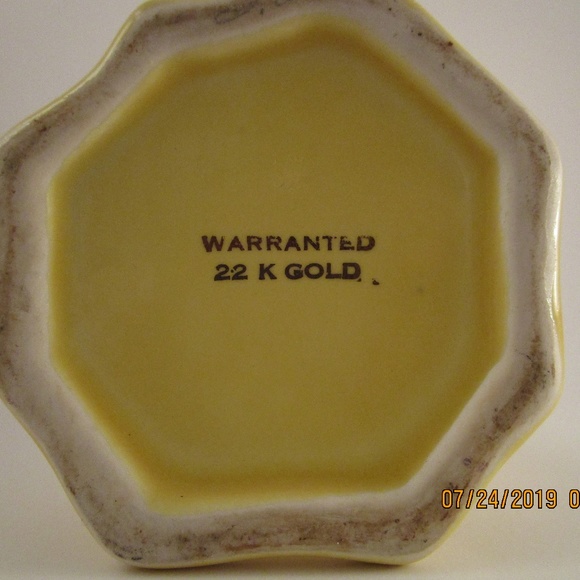 Warranted 22 K Gold Vase.  Tree stump style. - Picture 2 of 2